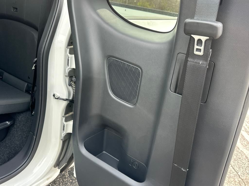 2025 Nissan Frontier SV photo