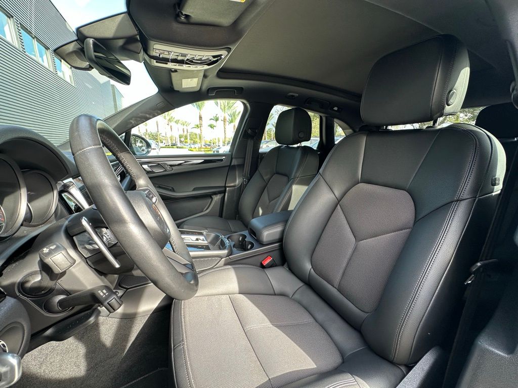 Thumbnail: 2023 Porsche Macan - 5