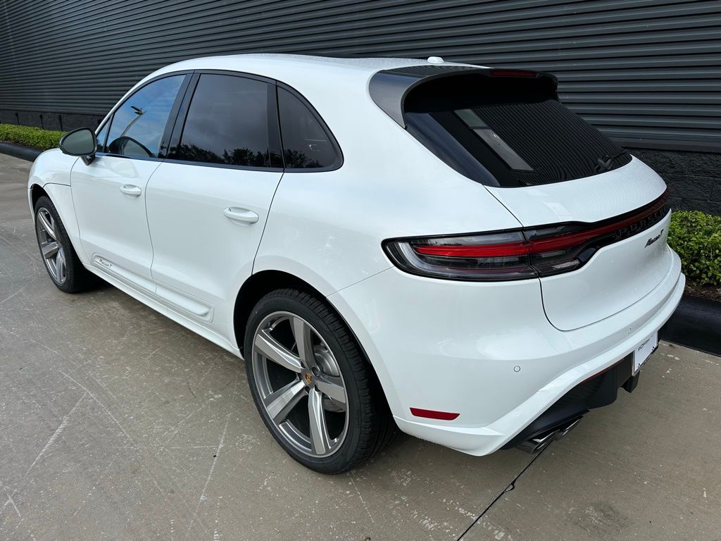 Thumbnail: 2026 Porsche Macan - 3