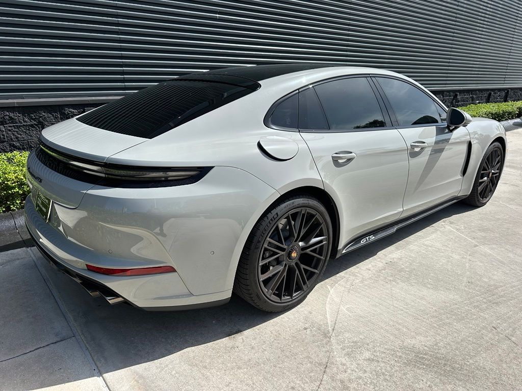 Thumbnail: 2026 Porsche Panamera - 10