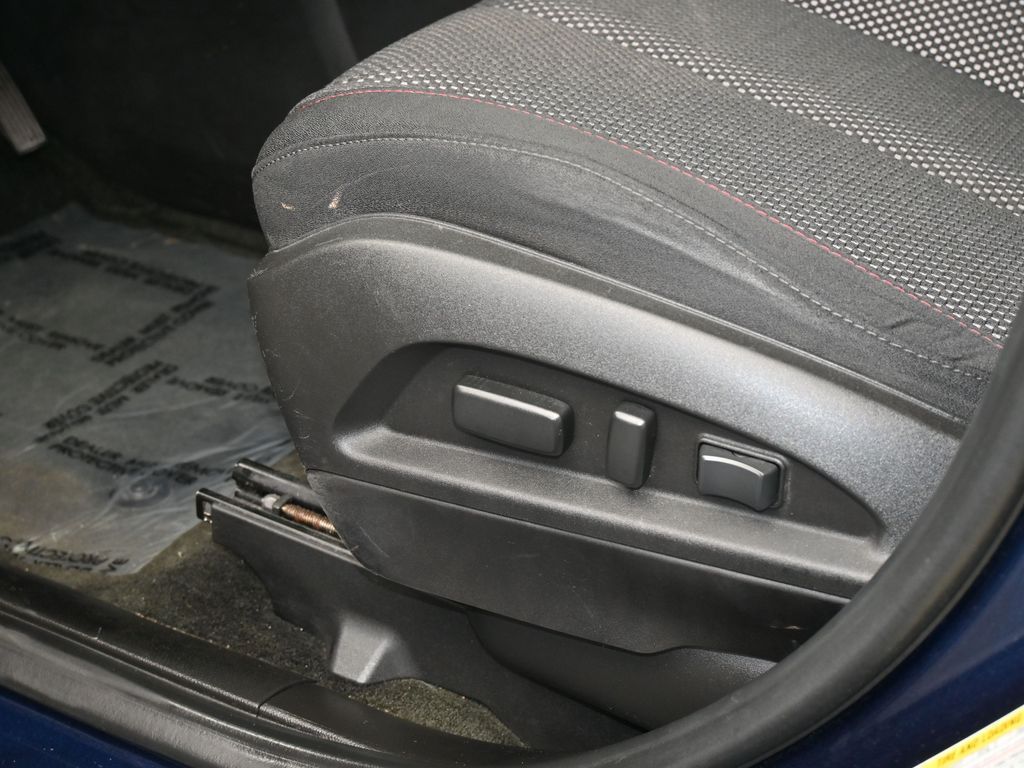 Used 2017 Dark Sapphire Blue Metallic GMC SLE-2 image 12