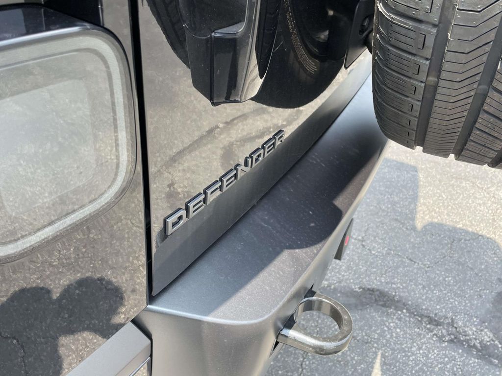 New 2026 Black Land Rover X-Dynamic SE image 8