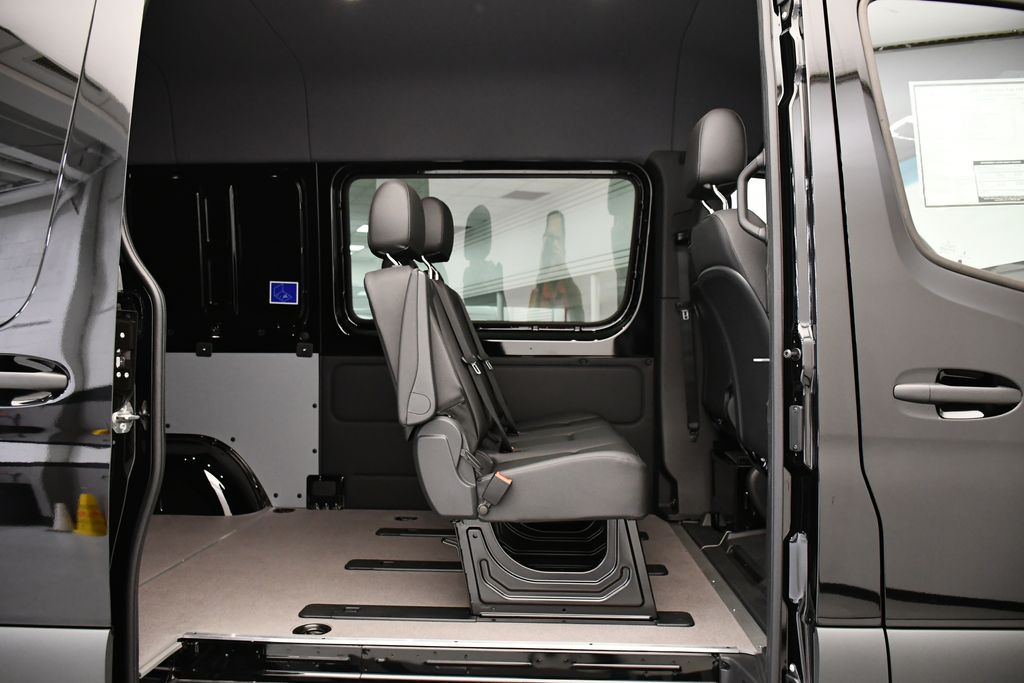 Thumbnail: 2025 Mercedes-Benz Sprinter - 31