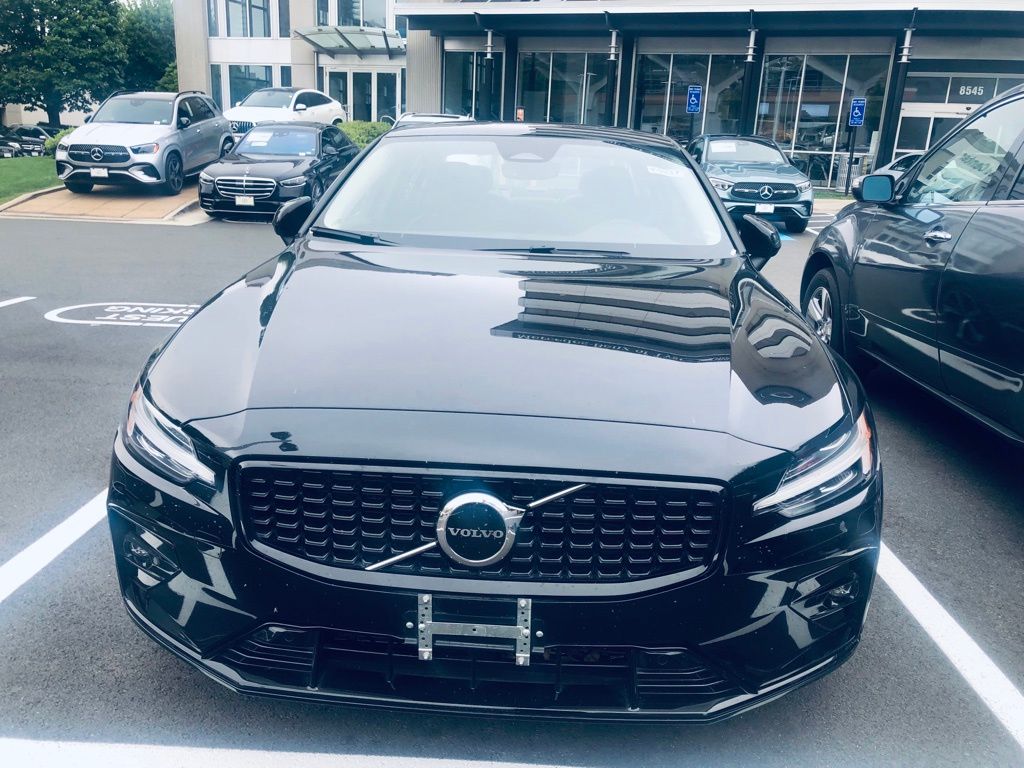 Thumbnail: 2025 Volvo S60 - 2
