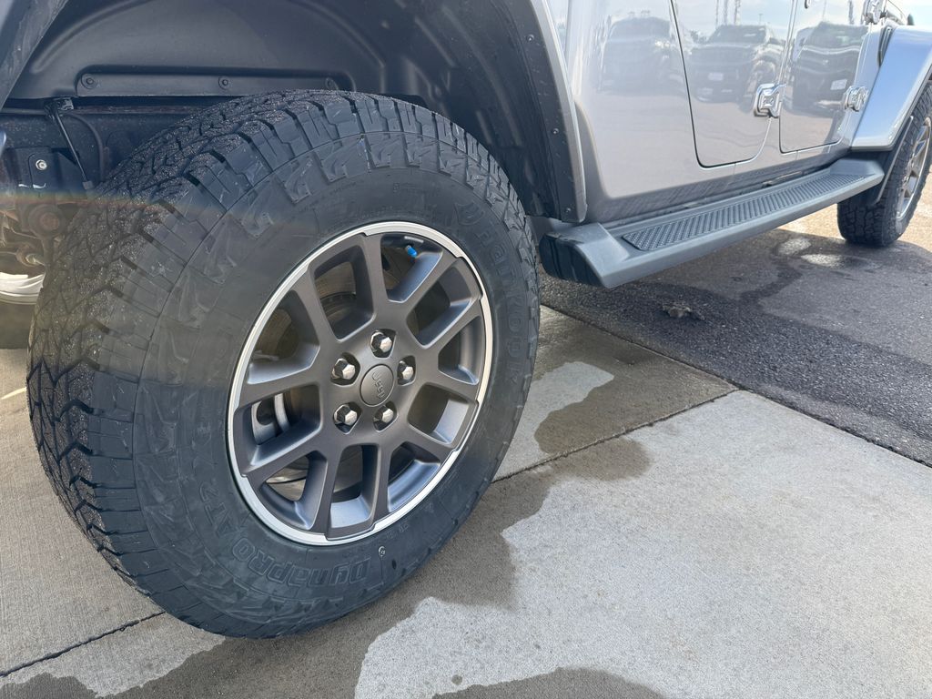 Certified Used 2020 Silver Jeep Overland image 17