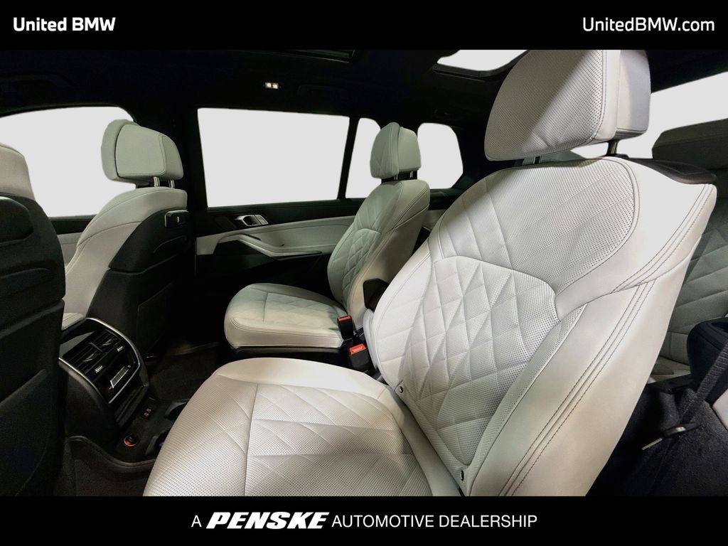 Thumbnail: 2026 BMW X7 - 13