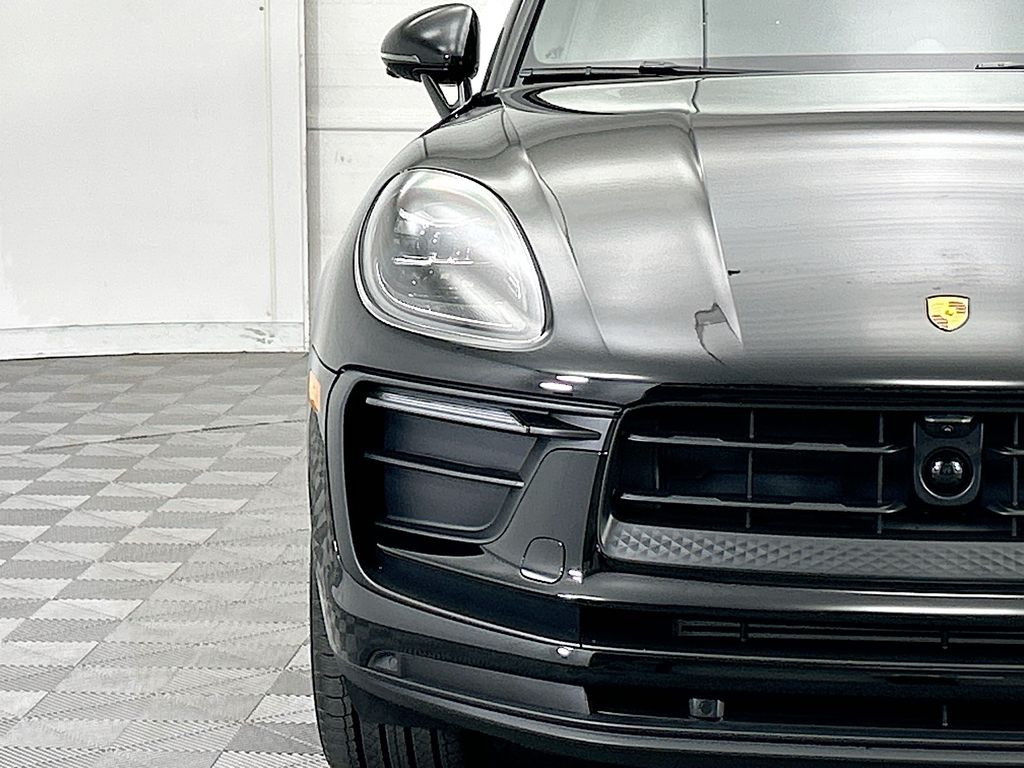 Thumbnail: 2026 Porsche Macan - 12