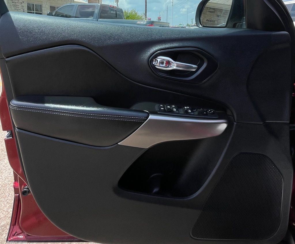 2019 Jeep Cherokee Latitude Red at Community Kia