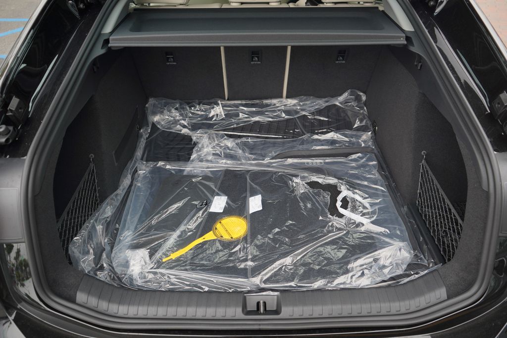 Thumbnail: 2025 Audi e-tron S - 11