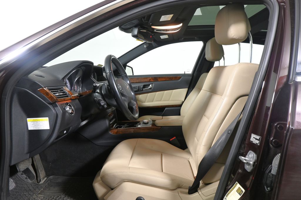 Thumbnail: 2010 Mercedes-Benz E-Class - 3