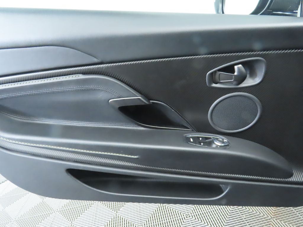 Thumbnail: 2019 Aston Martin DB11 - 25