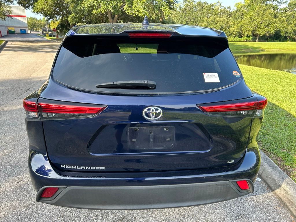 2021 Toyota Highlander LE 4