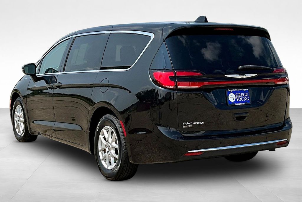 Used 2023 Chrysler Pacifica Van