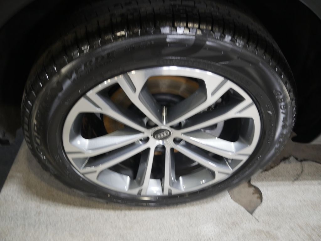 Thumbnail: 2026 Audi Q7 - 14