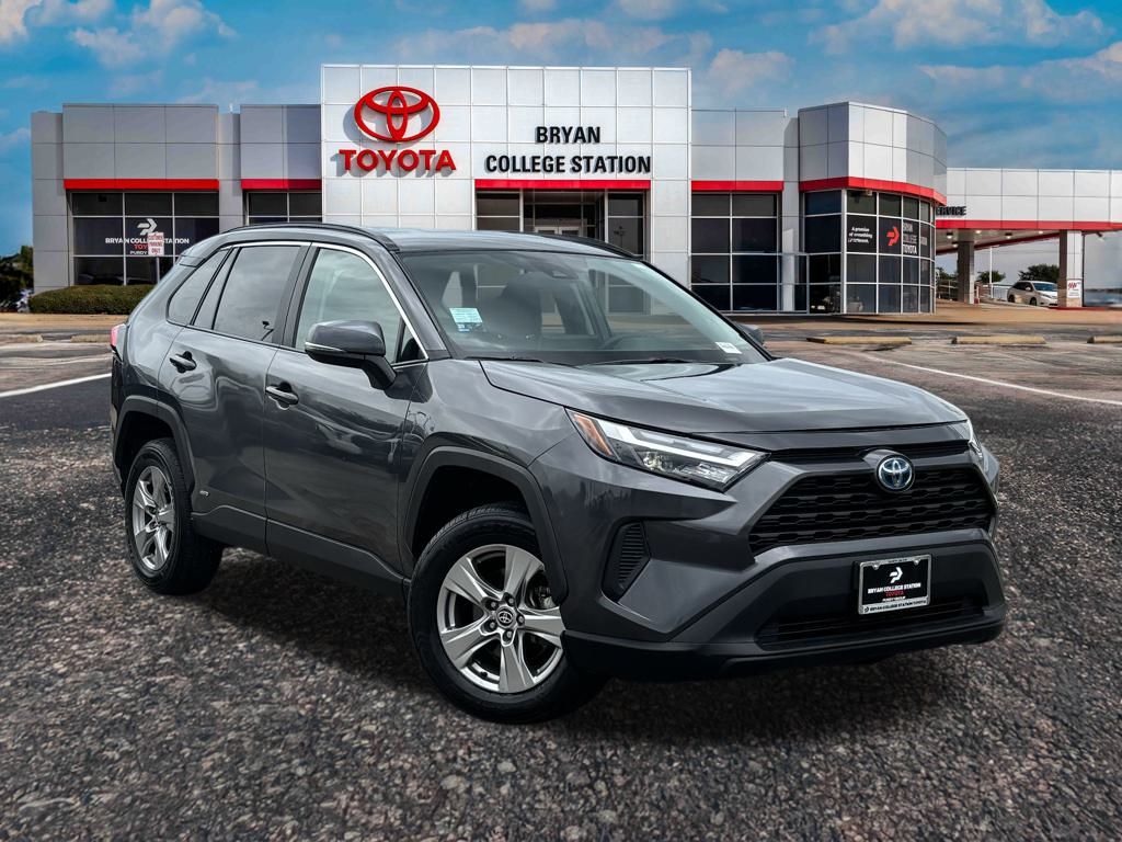 2024 Toyota RAV4 Hybrid XLE photo