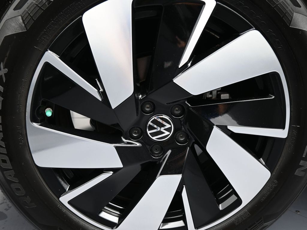 Used 2024 Deep Black Volkswagen 2.0T SE w/Technology image 41