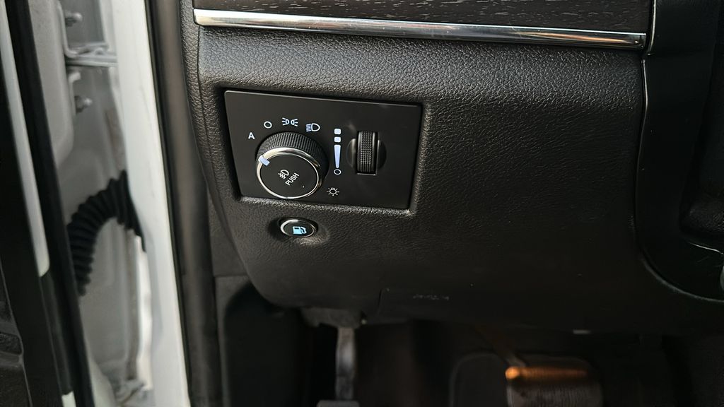 2018 Jeep Grand Cherokee Limited White at Shottenkirk Kia Fort Bend