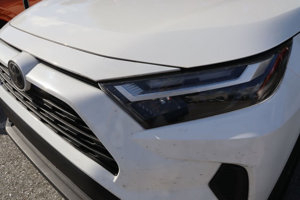 2024 Toyota RAV4 XLE 3
