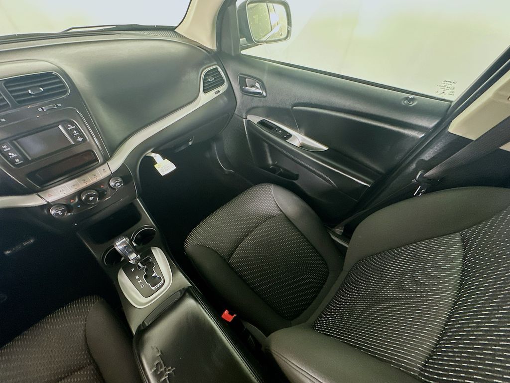 Used 2018 Gray Dodge SE image 11