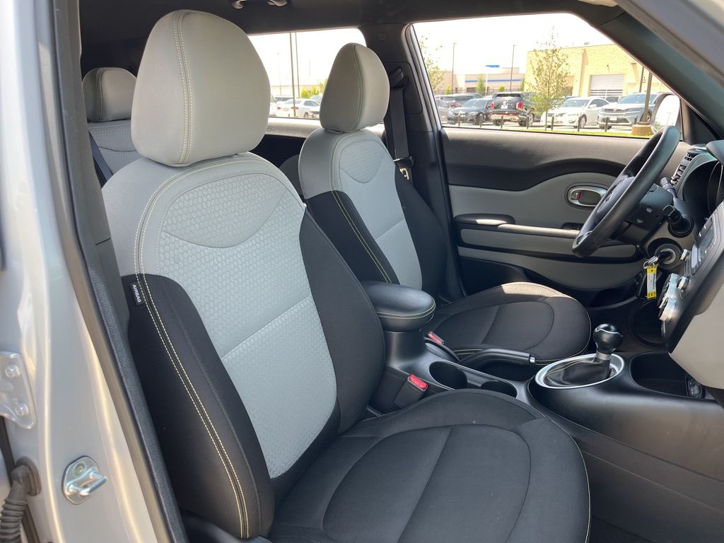 2016 Kia Soul S 27