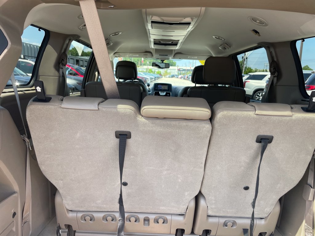 2013 Chrysler Town & Country #18