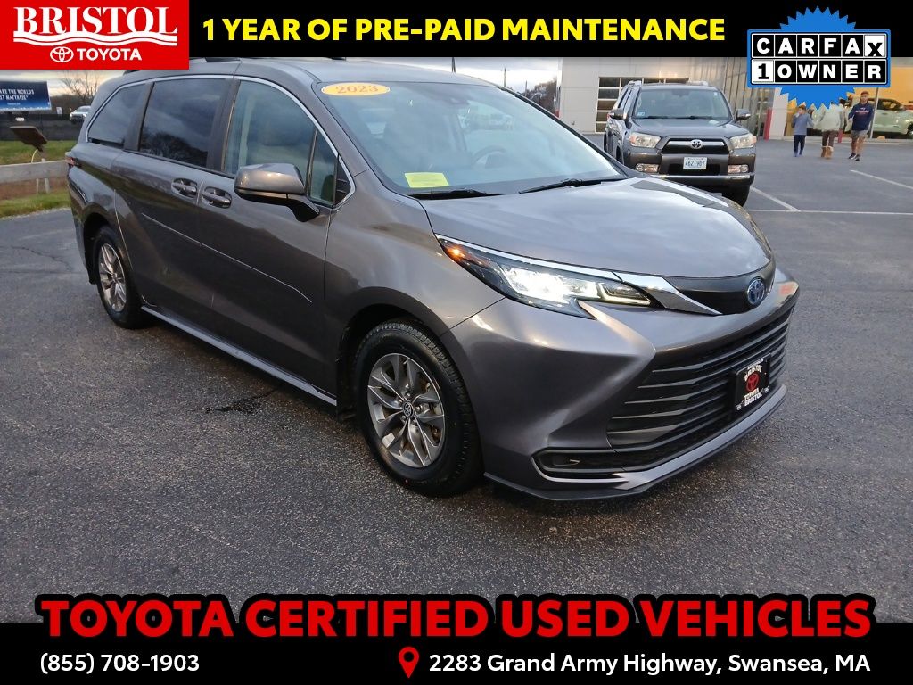 2023 Toyota Sienna LE