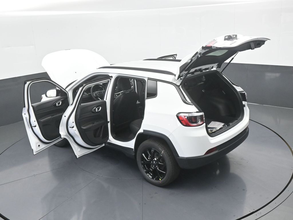 New 2026 bright white clearcoat Jeep Latitude image 58