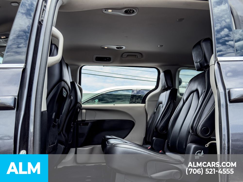 2023 Chrysler Pacifica Touring L - Photo 12