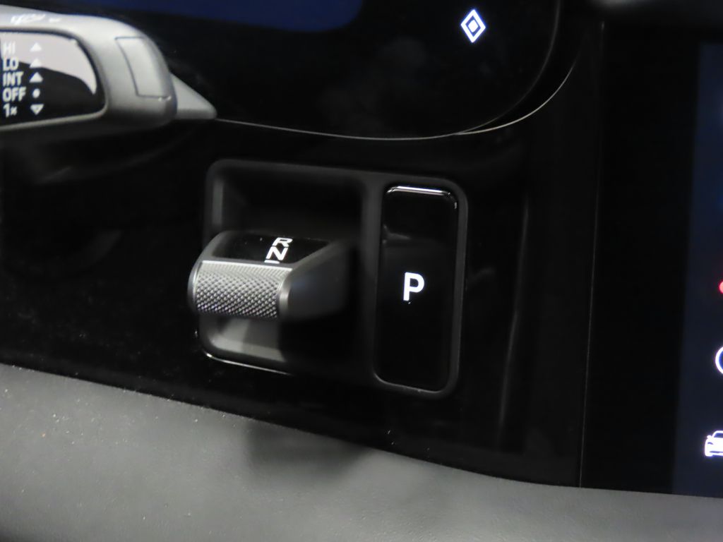 Thumbnail: 2025 Porsche Taycan - 26