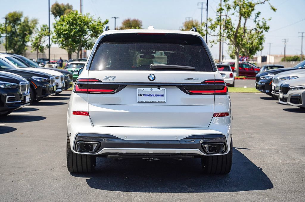 2025 BMW X7 xDrive40i 7