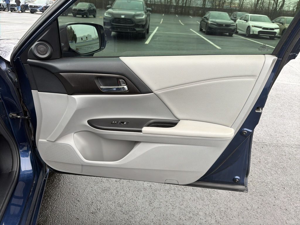 Thumbnail: 2015 Honda Accord - 26