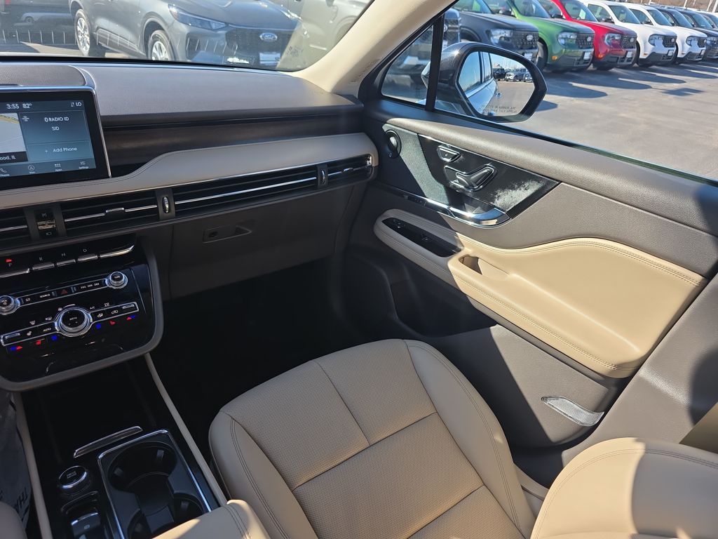 Used 2022 Silver Lincoln Reserve image 23