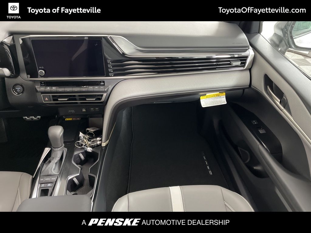 2025 Toyota Camry SE 18