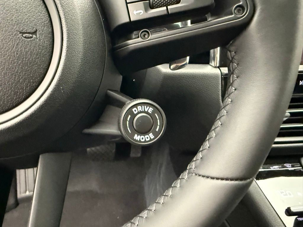 Thumbnail: 2026 Porsche Macan - 15