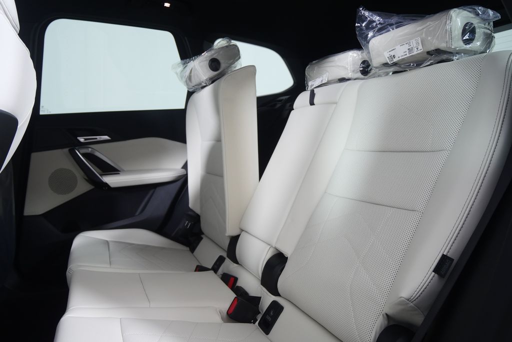 Thumbnail: 2026 BMW X1 - 15