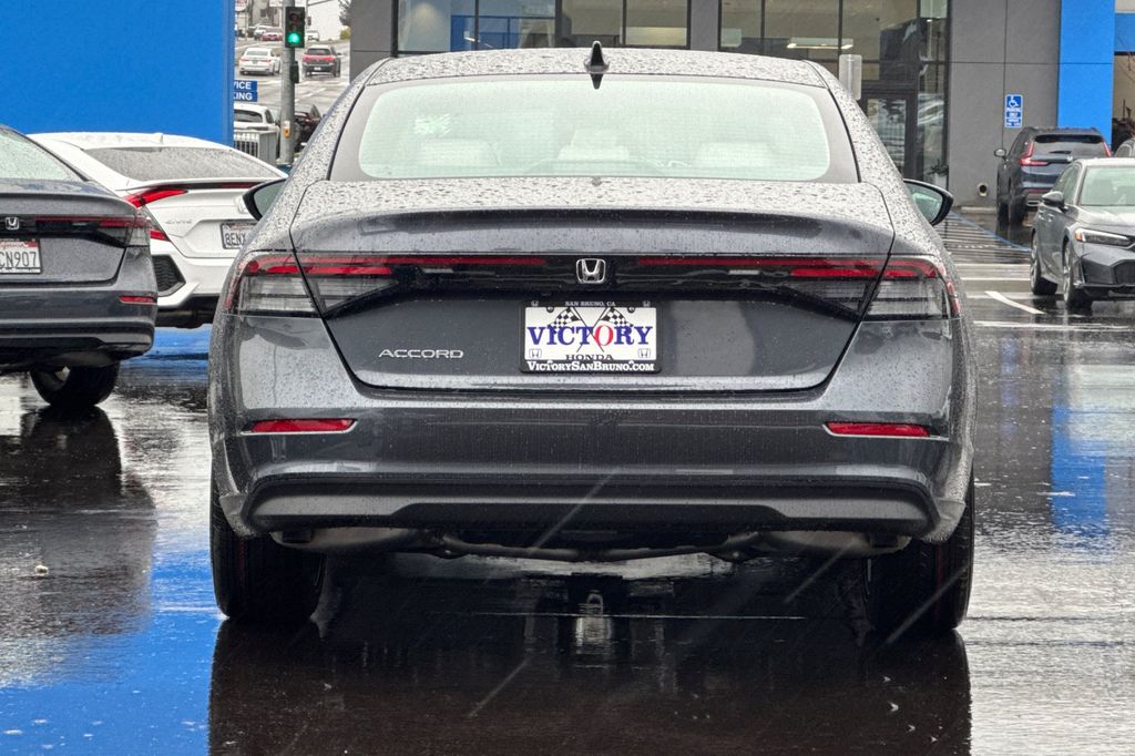 New 2026 Meteorite Gray Metallic Honda SE image 5
