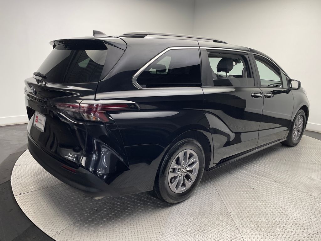 2023 Toyota Sienna XLE 5