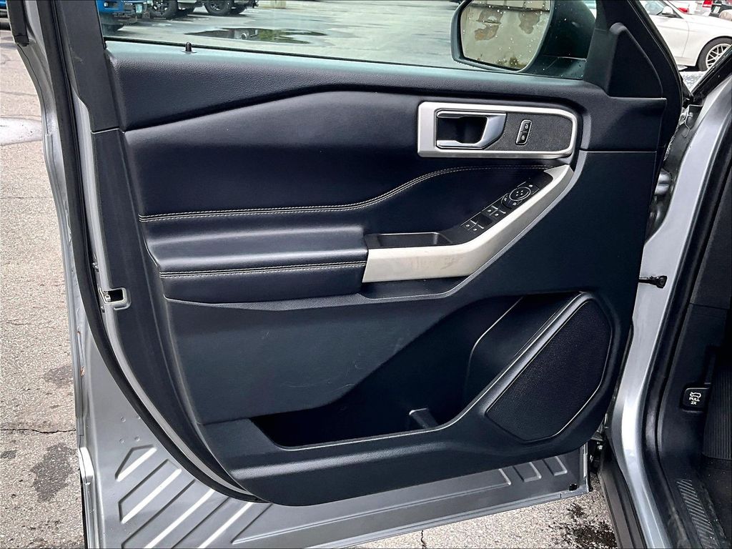 2022 Ford Explorer — photo 9