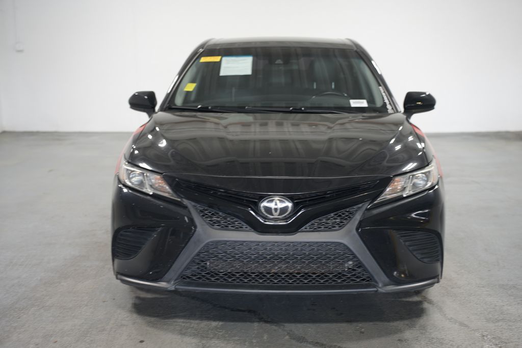 2019 Toyota Camry SE 2