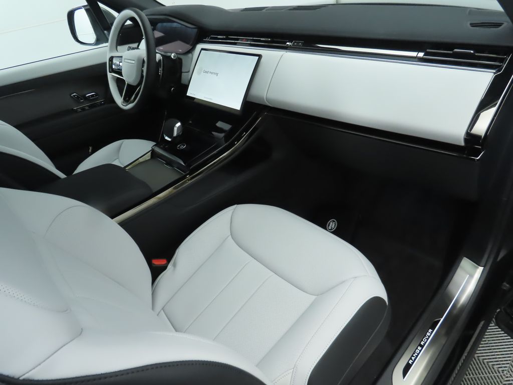 Thumbnail: 2025 Land Rover Range Rover Sport - 18