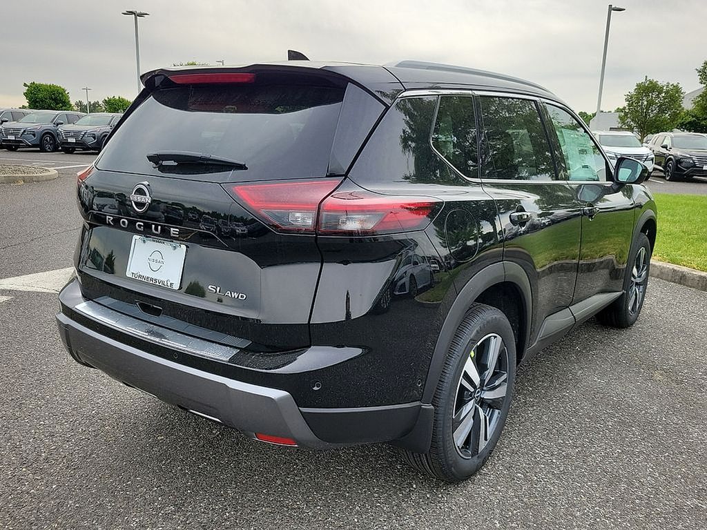 2024 Nissan Rogue SL 4