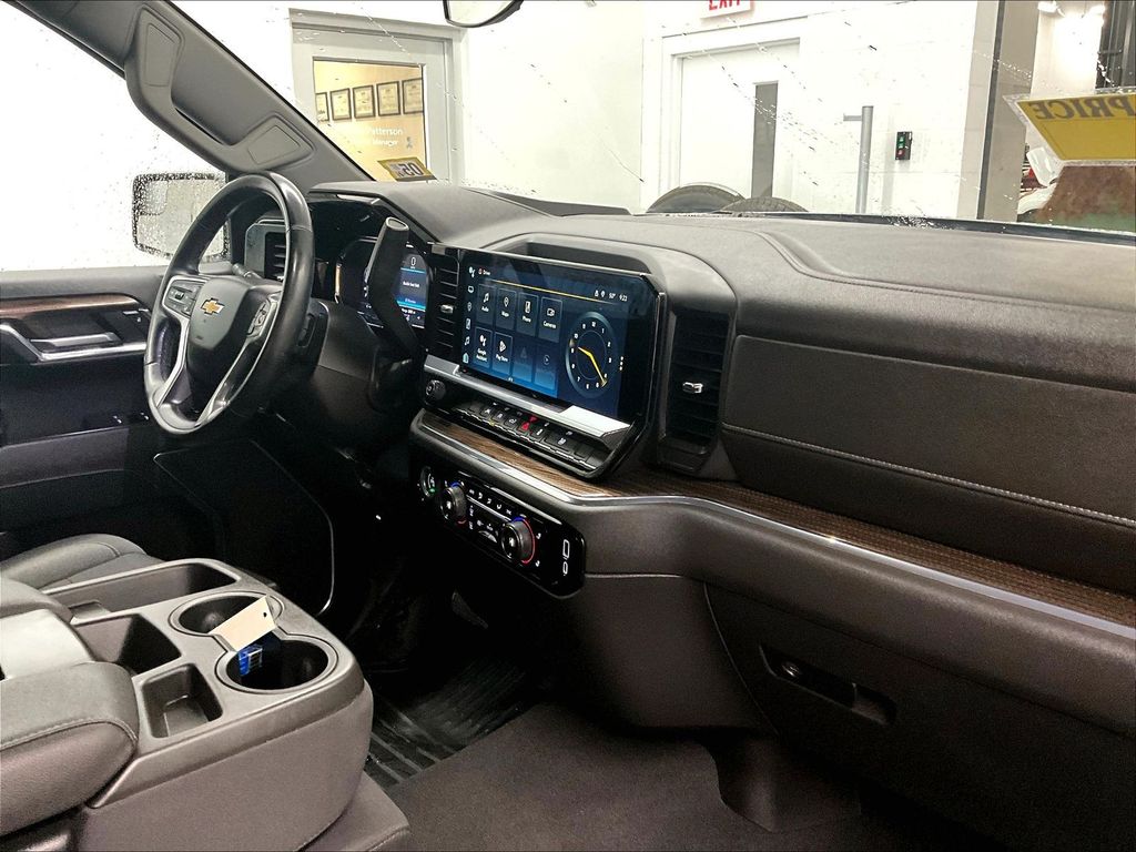 2023 Chevrolet Silverado 1500 — photo 14