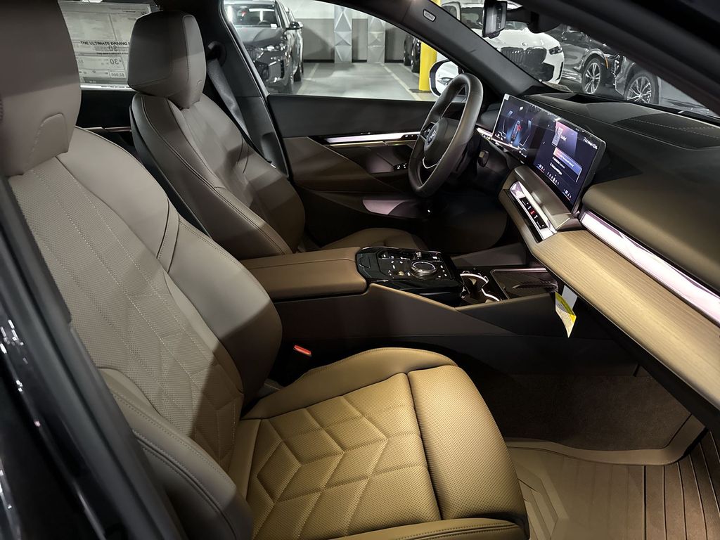 Thumbnail: 2027 BMW 5 Series - 25
