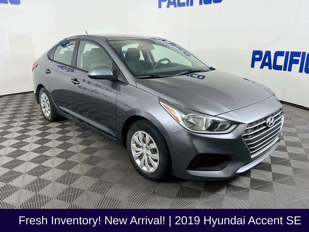 Urban Gray Metallic 2019 Hyundai Accent SE Sedan FWD Sedan Front-Wheel Drive 6-Speed Automatic