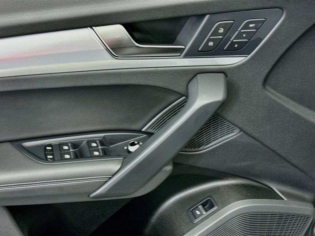 Thumbnail: 2023 Audi Q5 - 22