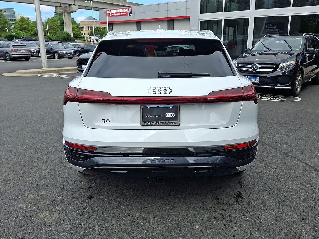 Thumbnail: 2024 Audi Q8 e-tron - 5