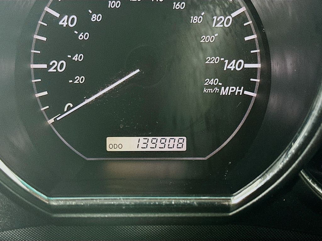 Used 2005 Black Lexus 330 image 16