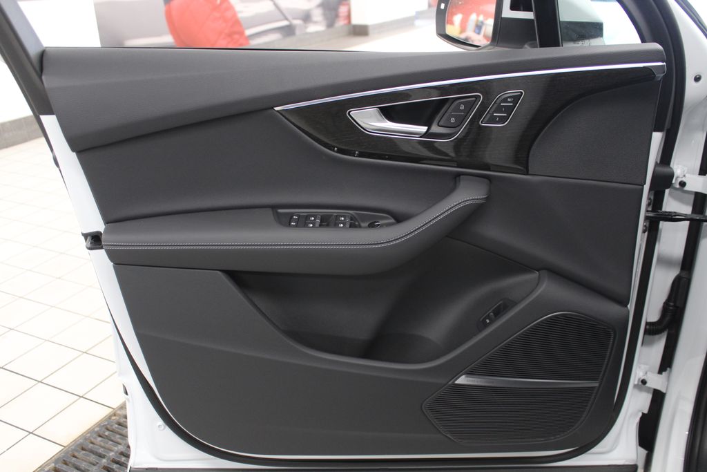 Thumbnail: 2026 Audi Q7 - 15