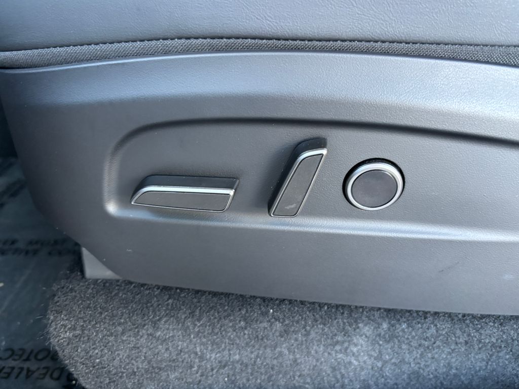 Thumbnail: 2026 Tesla Model Y - 19