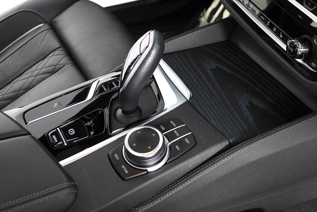 Thumbnail: 2022 BMW 5 Series - 15